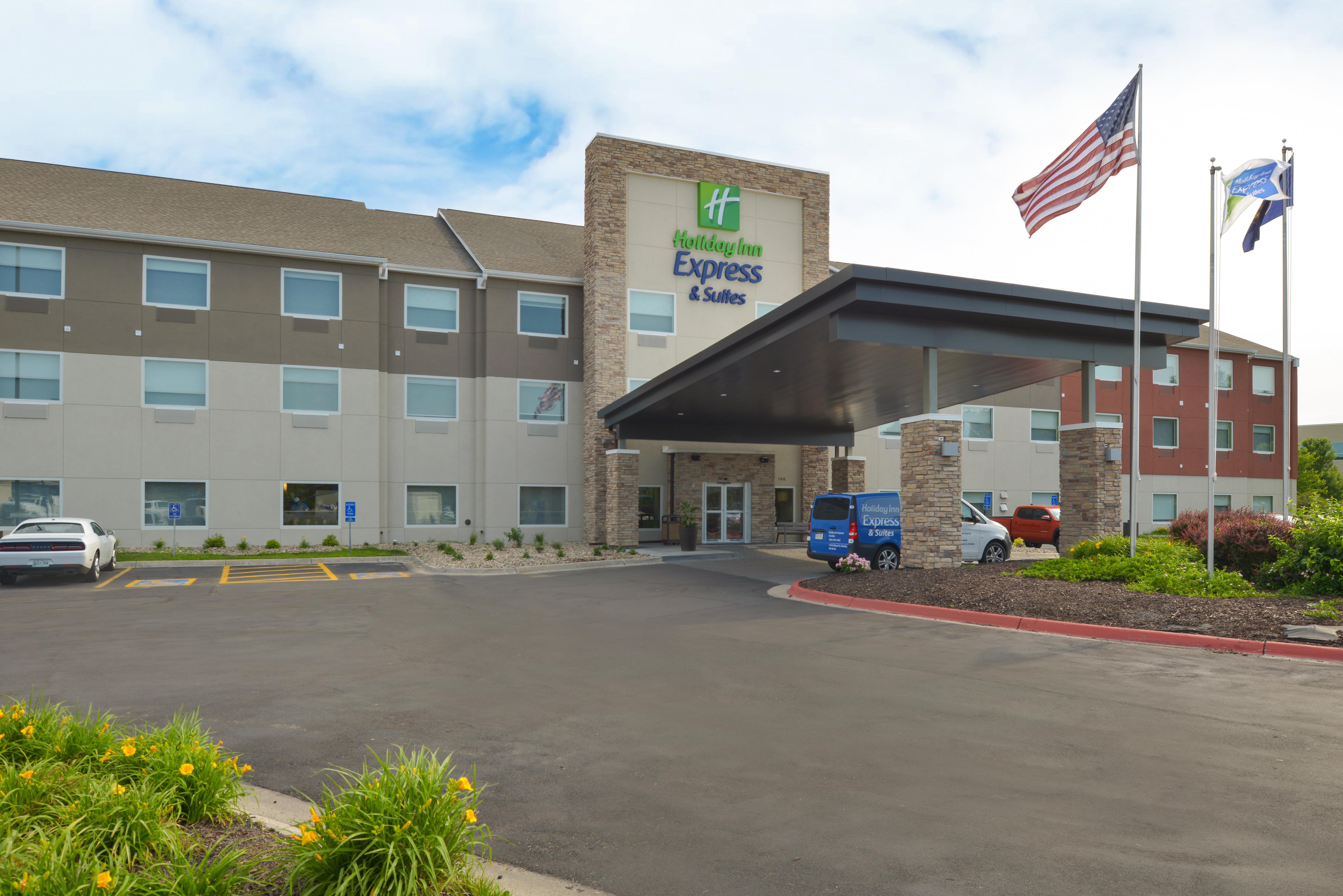 Holiday Inn Express & Suites - Omaha - 120Th And Maple, An Ihg Hotel Экстерьер фото